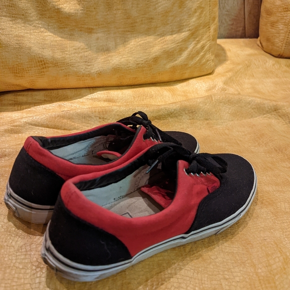 Vans skate shoes two tone red and black - men size 10 - Picture 4 of 7